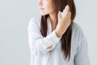 ヘアスプレーはハゲる 落とし方や落ちないと頭皮や髪へのダメージがどうなるのか調査 Everyday Life