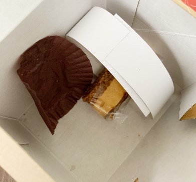 スタバのケーキはお持ち帰り出来る 箱の梱包 スプーンやフォークの有無 や保冷剤も Everyday Life